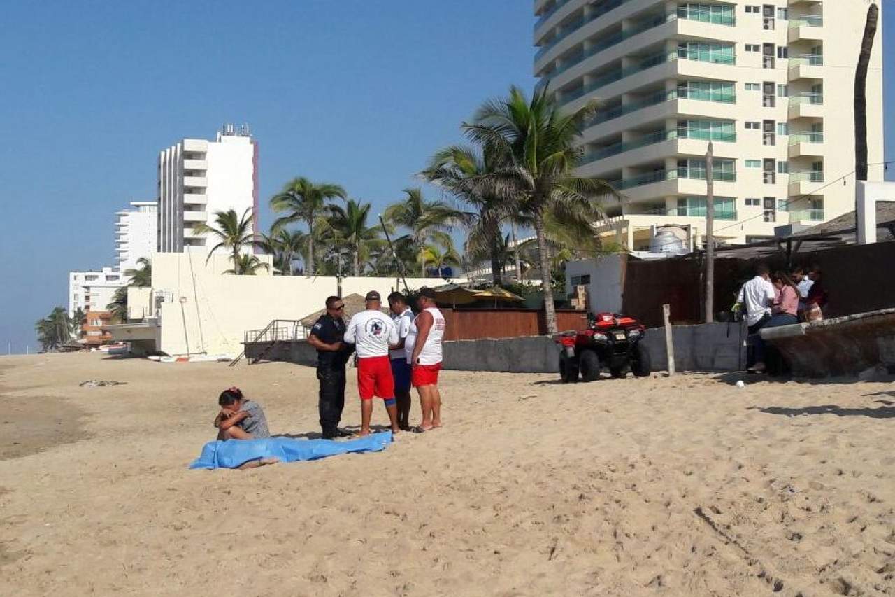 Datos proporcionados por elementos de Seguridad Pública Municipal señalan que los hechos se registraron en la playa frente al hotel Quijote Inn, en la Zona Dorada. (CORTESÍA NOROESTE)