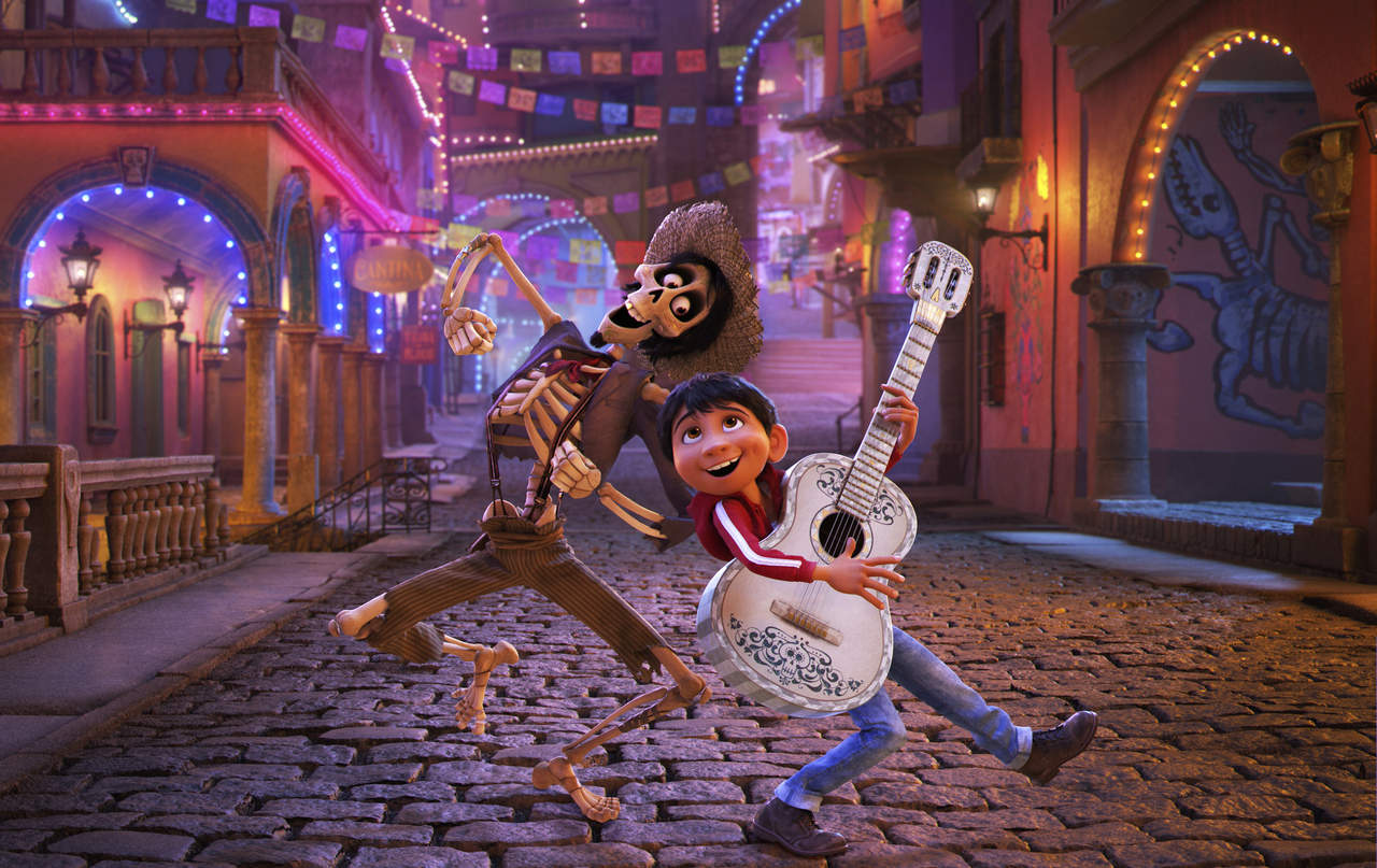 Cabe destacar que Coco se ha convertido en la película animada más taquillera en México al acumular del 30 de octubre al 2 de noviembre 328.97 millones de pesos y 6.9 millones de asistentes. (ARCHIVO)