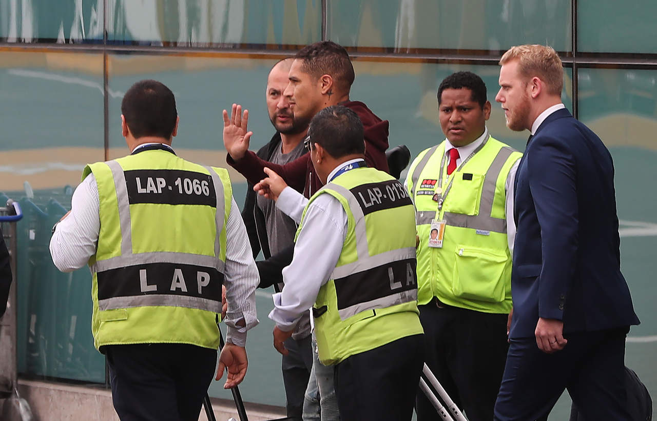 Paolo Guerrero regresó a Lima tras recibir una sanción de 30 días por dar positivo en un control de dopaje.