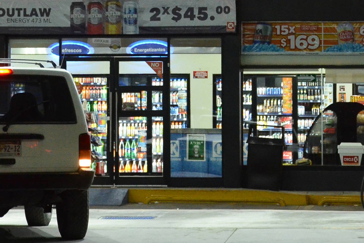 Vandalismo. Las tiendas de conveniencia fueron las  más afectadas  durante el 'Halloween'. (EL SIGLO DE TORREÓN) 