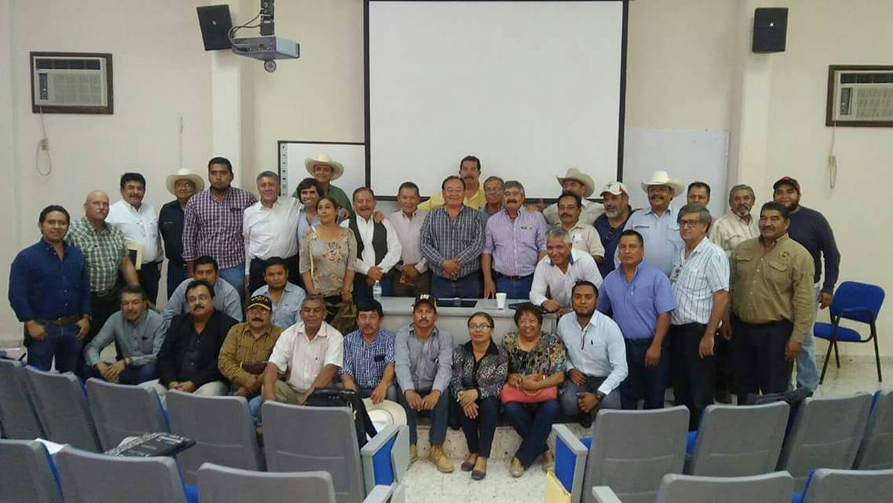 Inconformes. Asociación de egresados de la Narro, denunciaron irregularidades al querer usurpar  cargo en Durango.