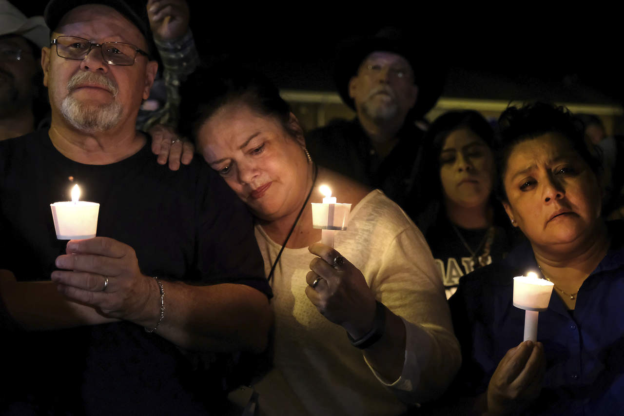Al menos 26 personas murieron y una veintena resultaron heridas, algunas de gravedad, tras un tiroteo sucedido en la iglesia de una pequeña comunidad de Texas. (AP)