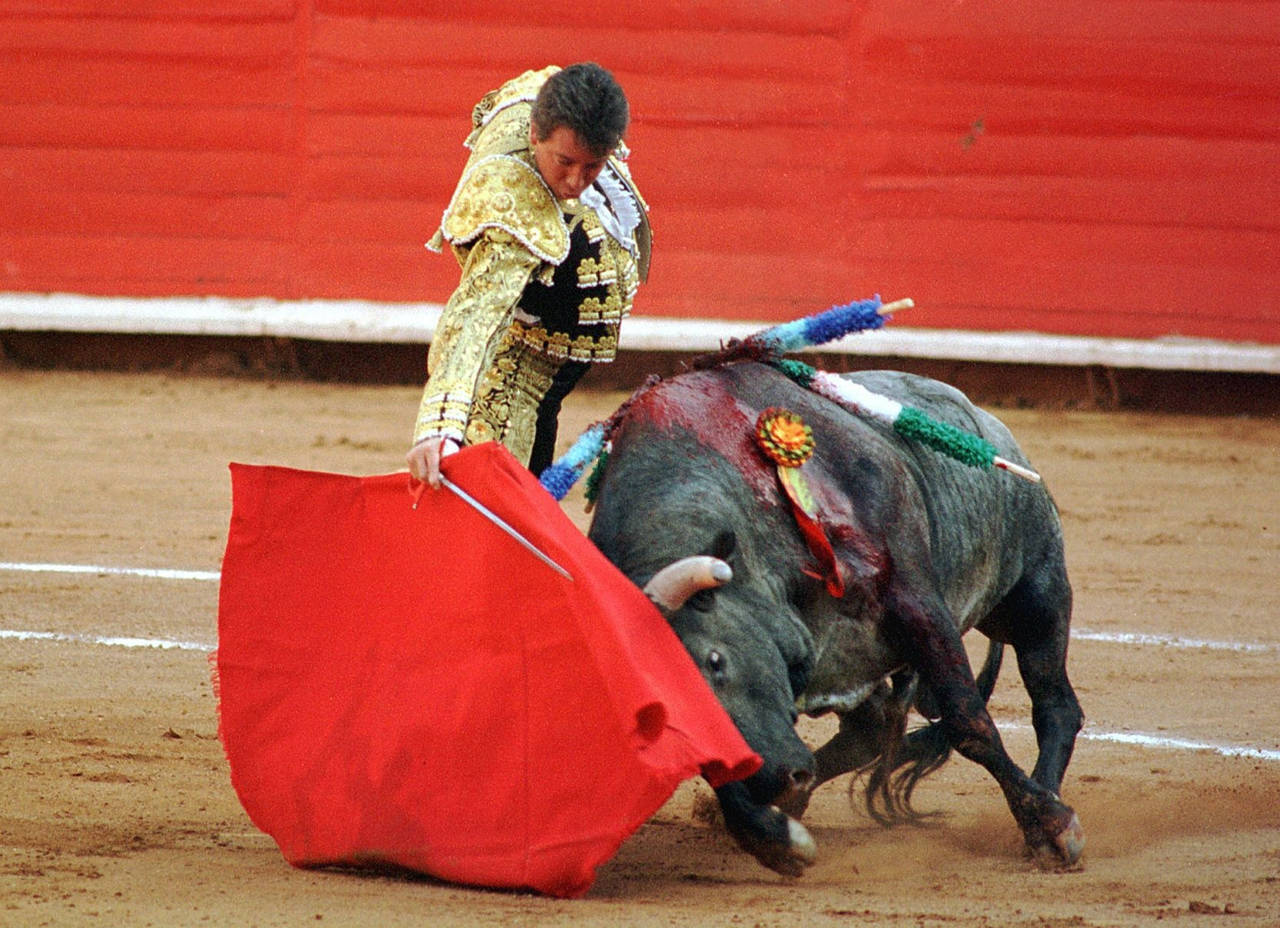 El destacado matador de toros Miguel Espinosa Menéndez 'Armillita Chico' hilvanó una trayectoria de 28 años de alternativa.  (Archivo)