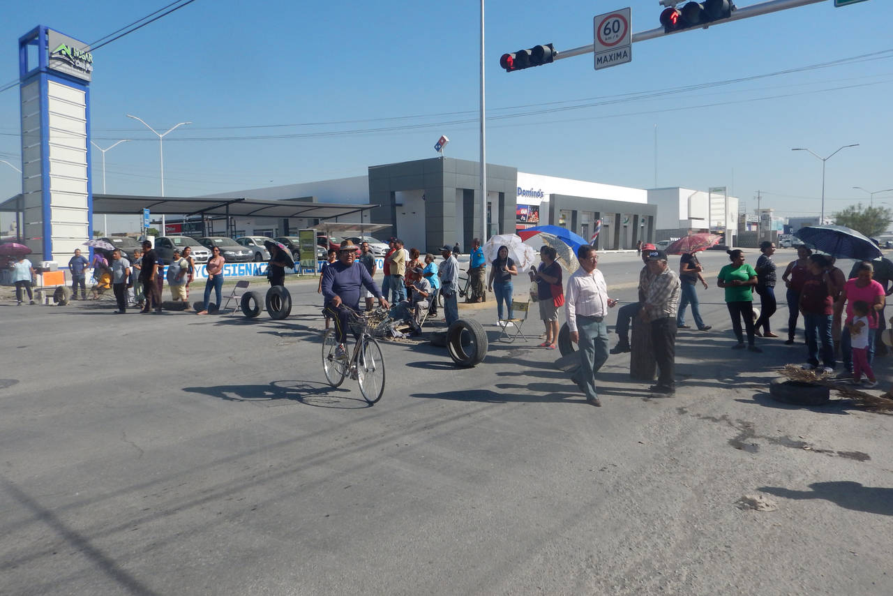 Tensión. Cierran avenida Juárez por desalojo de predio que pertenecía al ejido Nueva California. (EL SIGLO DE TORREÓN)