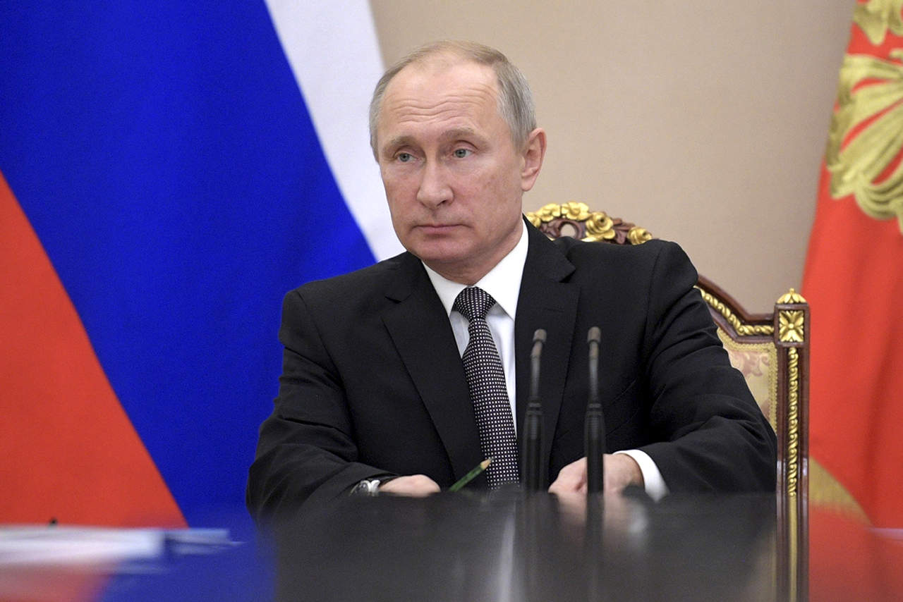 'En respuesta a nuestra imaginaria injerencia en sus elecciones (de EU) quieren crear problemas en las elecciones del presidente de Rusia', dijo el jefe del Kremlin. (ARCHIVO)