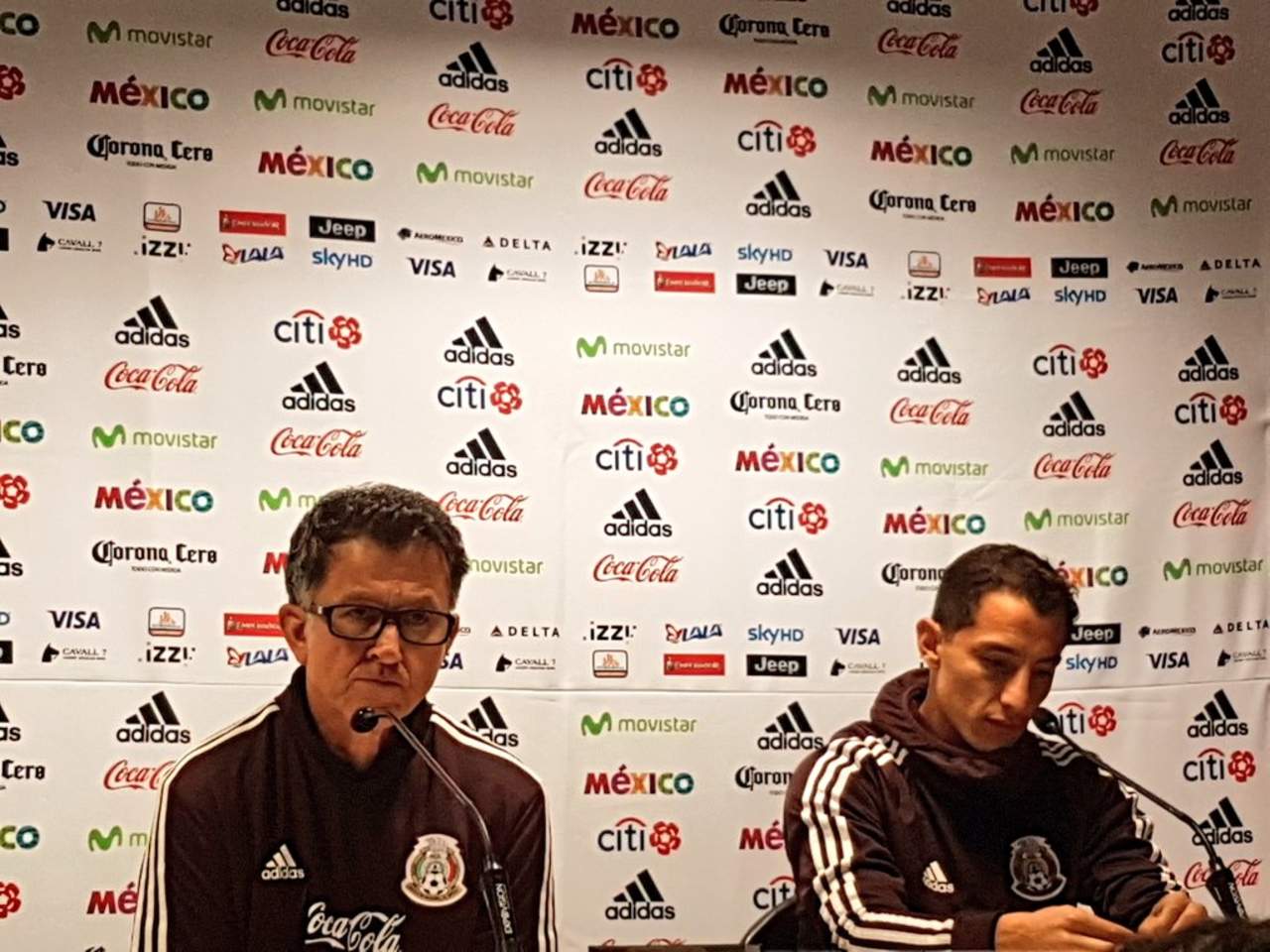 El centrocampista del Betis, que acumula 116 partidos como internacional y 15 goles con la elástica mexicana, se expresó en la conferencia de prensa previa al encuentro entre Bélgica de mañana. (TWITTER)