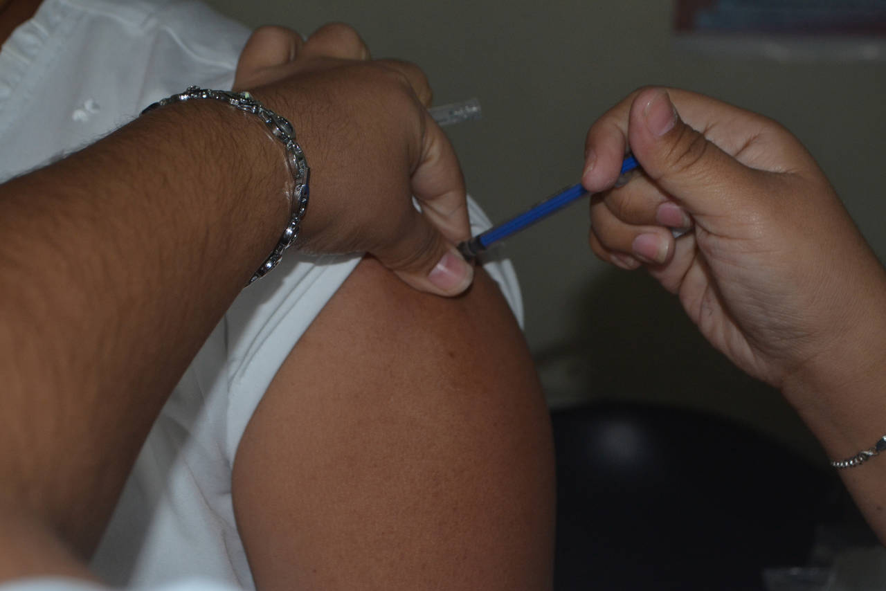 Inmunizaciones. Las vacunas contra la influenza se aplican de manera gratuita en distintas instituciones de salud. (EL SIGLO DE TORREÓN)