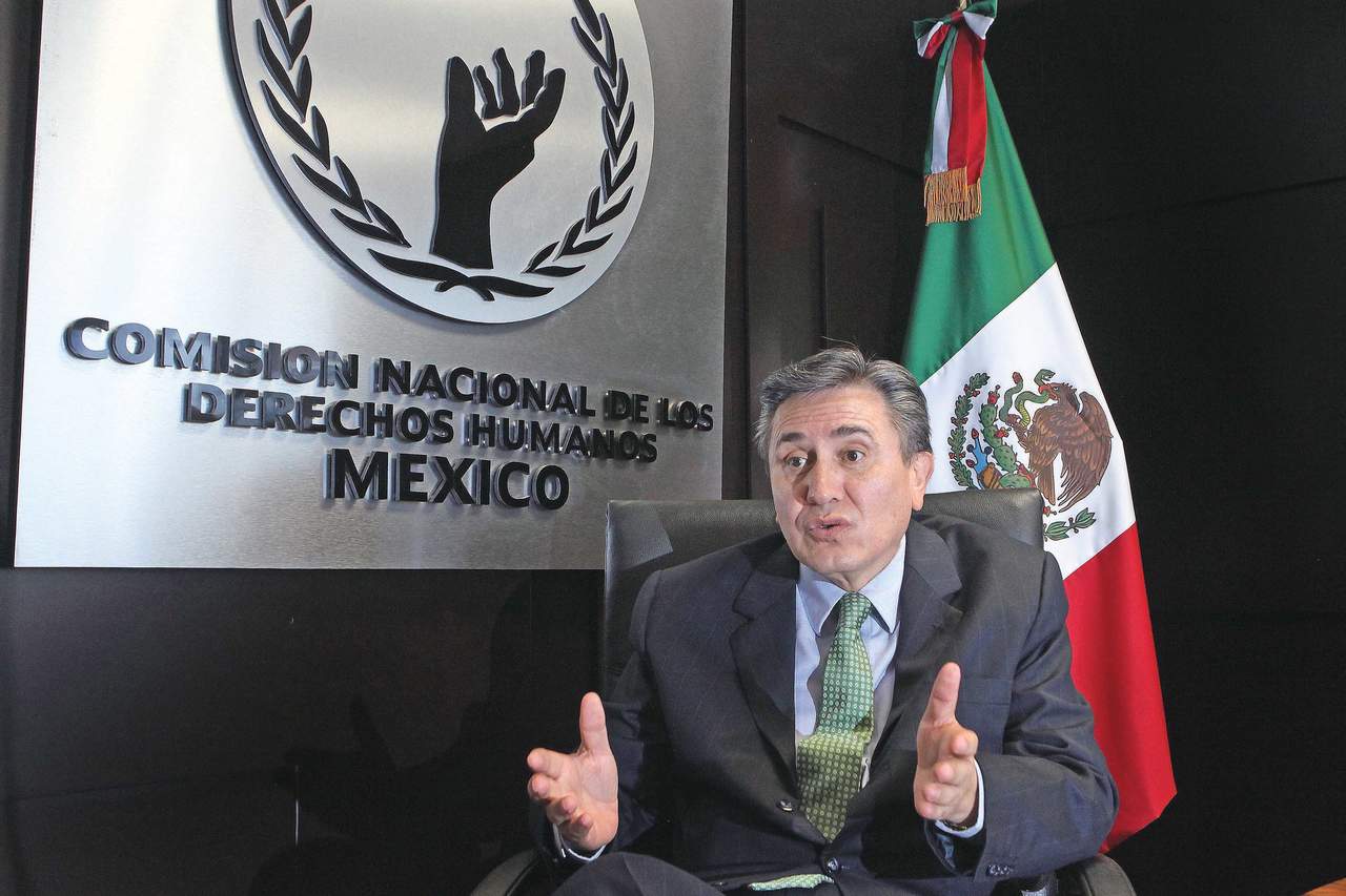 Víctimas. El presidente de la CNDH, Luis Raúl González Pérez dijo que no existe una adecuada identificación de víctimas. (AGENCIAS)