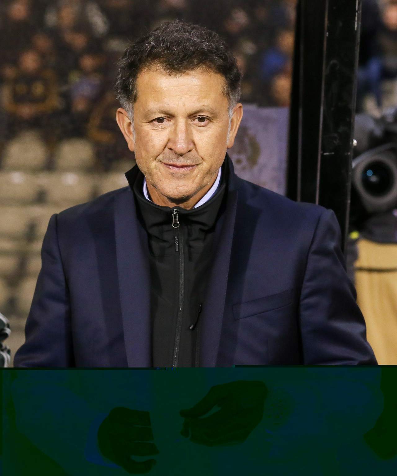 Juan Carlos Osorio se mostró a disgusto luego de anotar tres goles como visitante y no poder ganar el juego. (EFE)