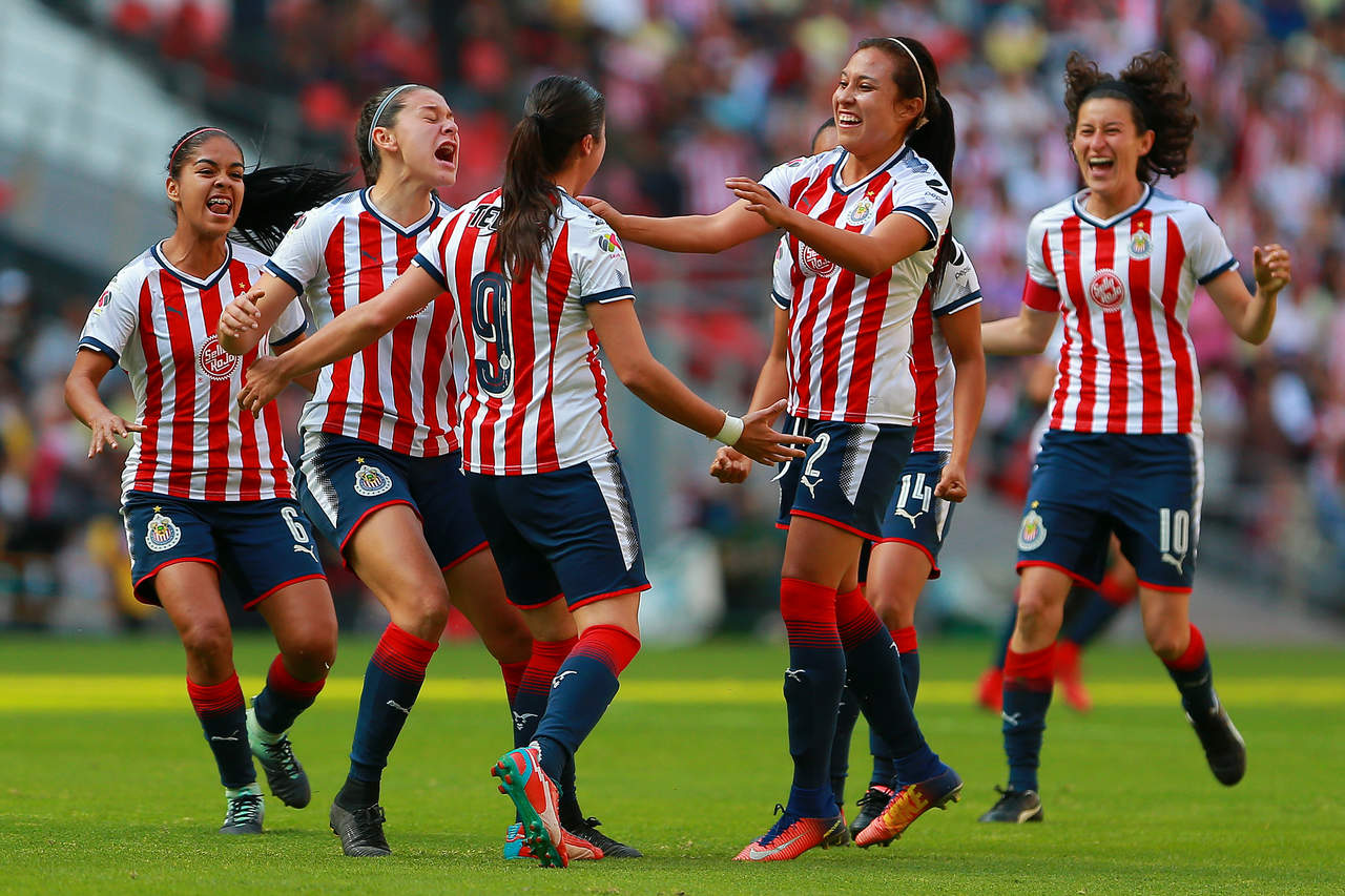 Las Chivas empataron a dos tantos con América y consiguieron su pase a la final de la Liga MX Femenil. (Jam Media)