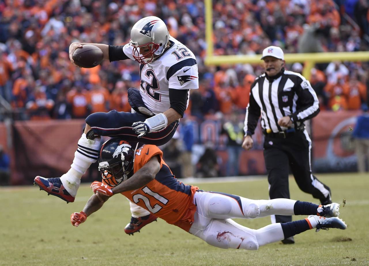El mariscal de campo de Nueva Inglaterra, Tom Brady (12), tiene récord perdedor jugando en casa de los Broncos de Denver. (AP)