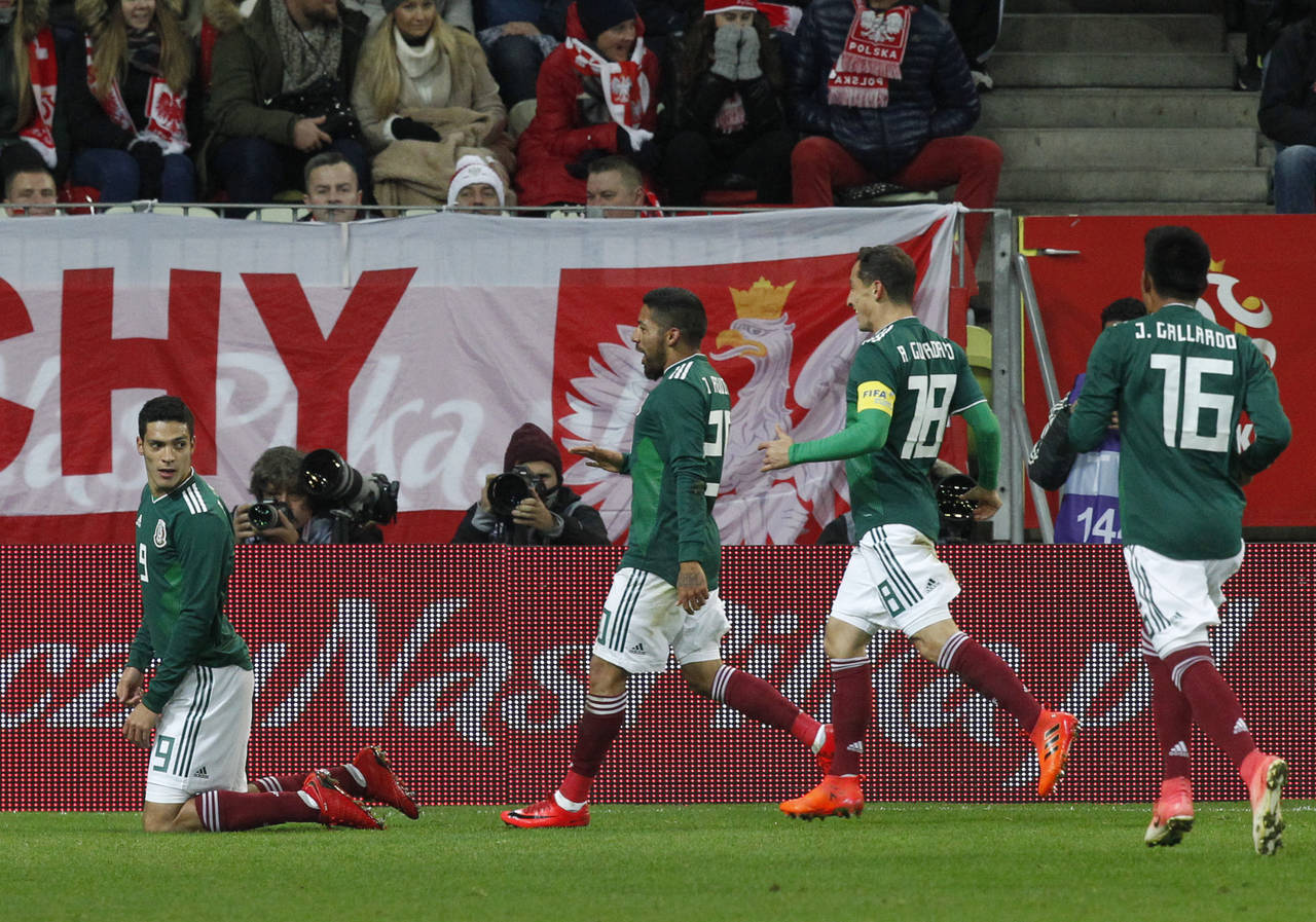 Un gol de Raúl Jiménez fue suficiente para que la Selección Mexicana derrotara ayer a Polonia, en partido de preparación. (AP)
