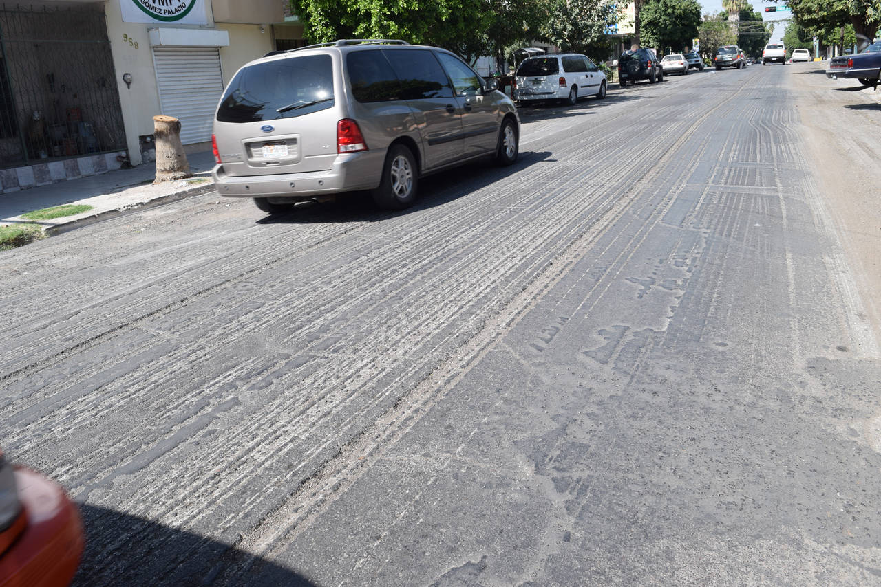Retraso. Aunque se llevó a cabo el fresado o raspado del pavimento, no se dio continuidad a la obra en la avenida Mina. (EL SIGLO DE TORREÓN) 