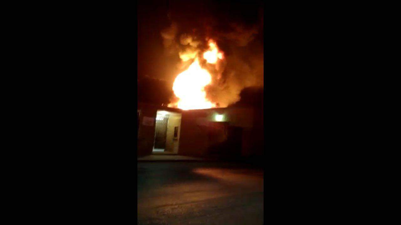 El fuego alcanzó dos empresas de la zona industrial de Gómez Palacio. (EL SIGLO DE TORREÓN) 
