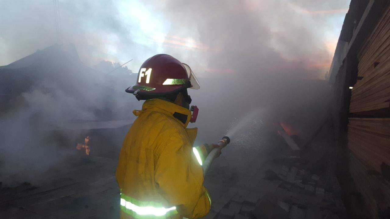 Se incendian dos fábricas en Parque Industrial de Gómez Palacio