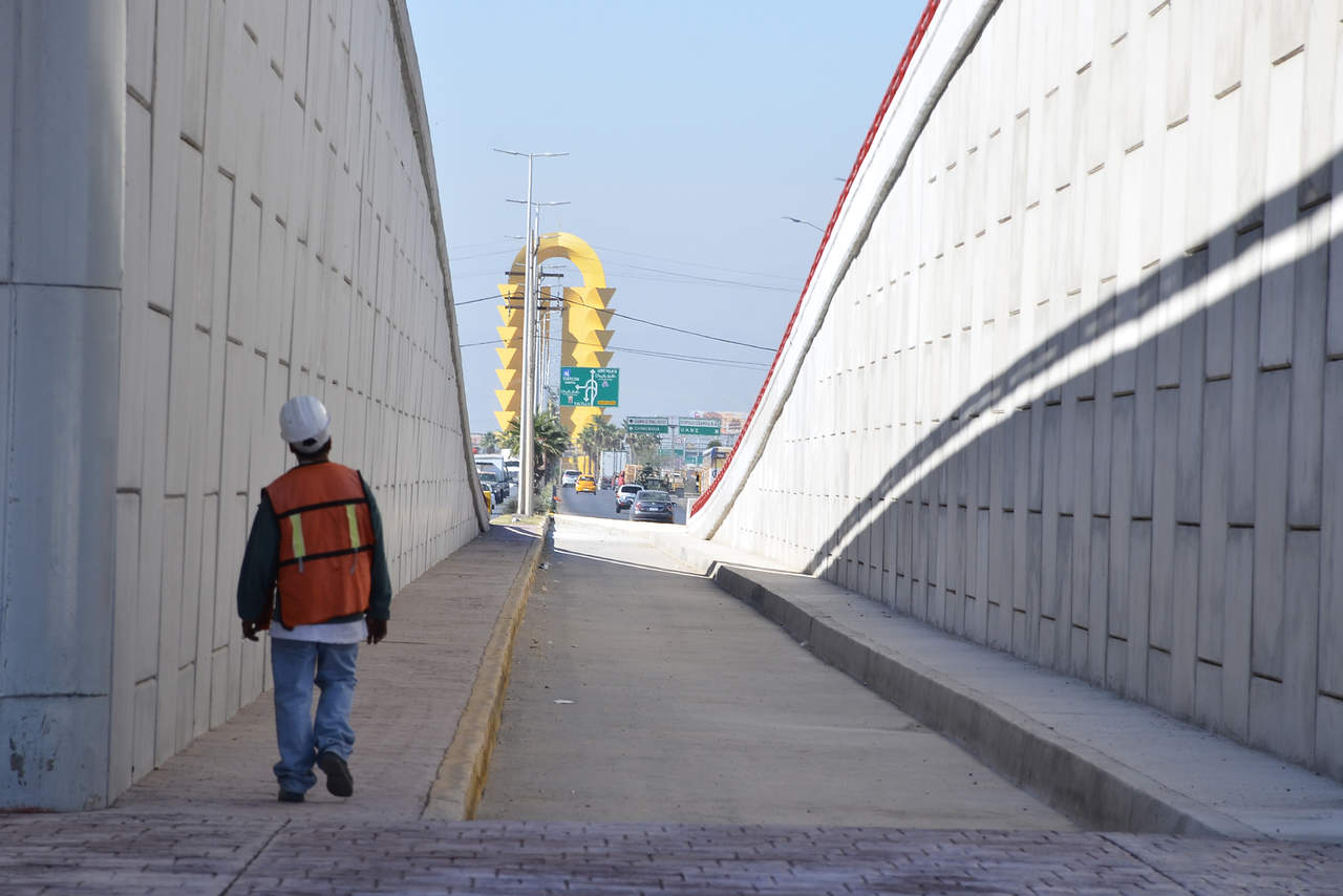 Con el Puente Álamo, el Periférico Raúl López Sánchez de Torreón queda con un total de 5 puentes construidos en la administración de Rubén Moreira. (FERNANDO COMPEÁN) 
