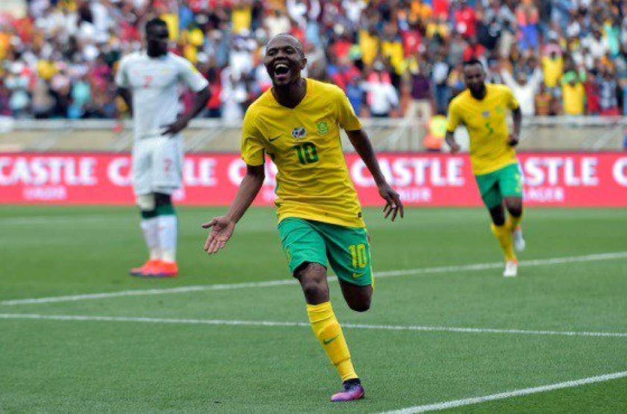 Senegal venció de último minuto 2-1 a Sudáfrica. (Especial)