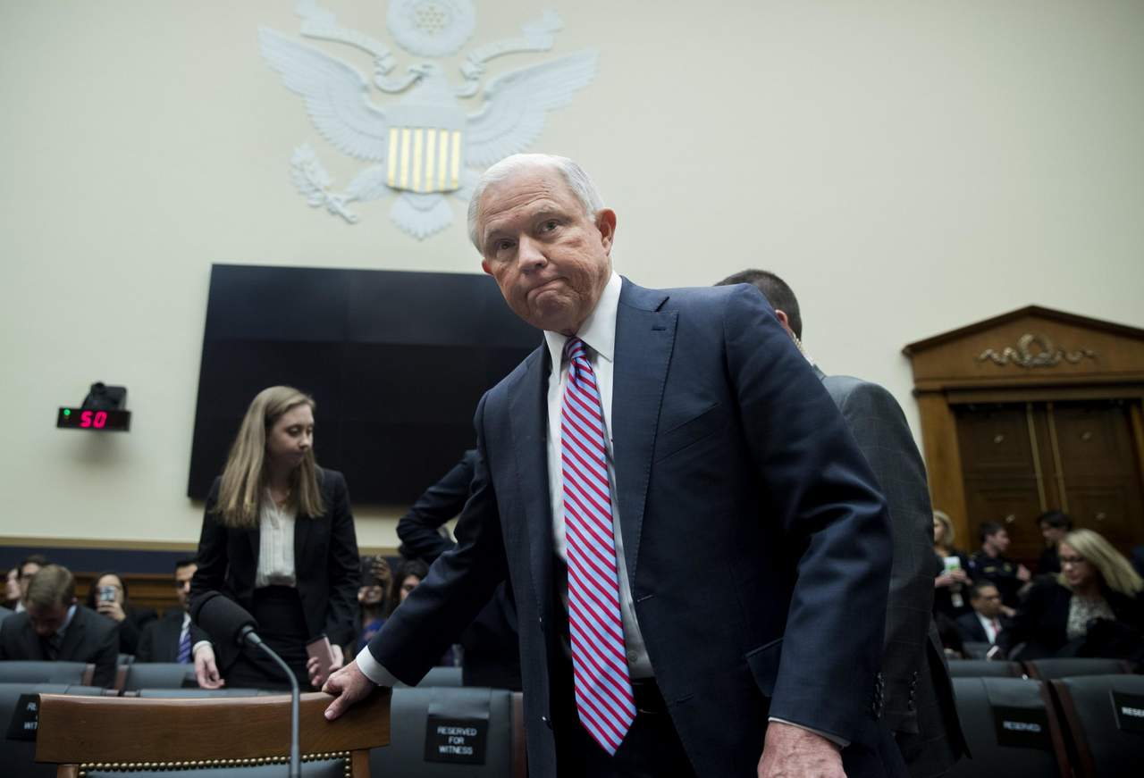 Sessions dice no haber revisado informe del FBI sobre extremistas negros