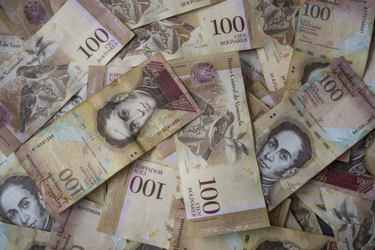 Opción. El Estado venezolano mantiene el monopolio de las divisas en el país caribeño desde 2003. (ARCHIVO)