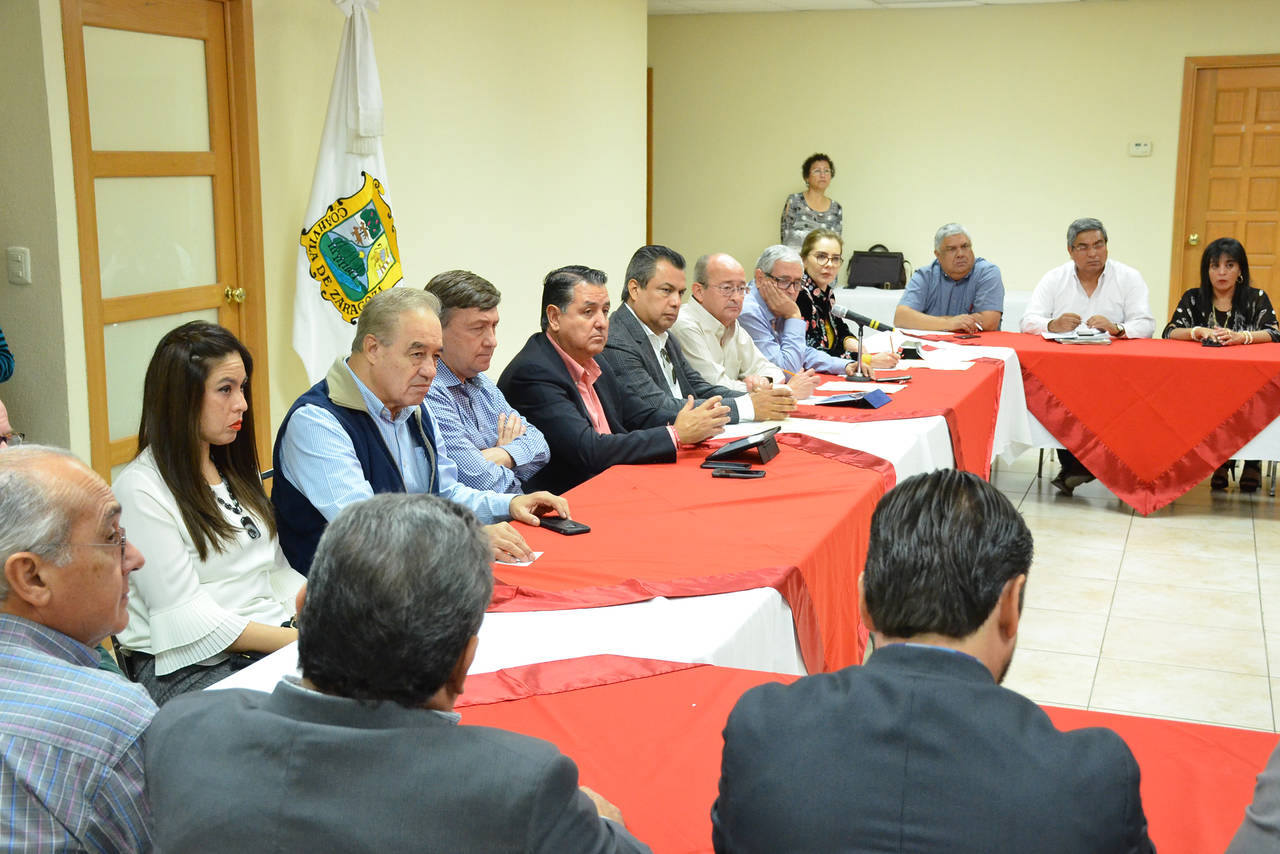 Inconformes. Socios del CLIP se manifestaron inconformes con la información reportada por Ismael Ramos en la reunión del ISN. (ARCHIVO)