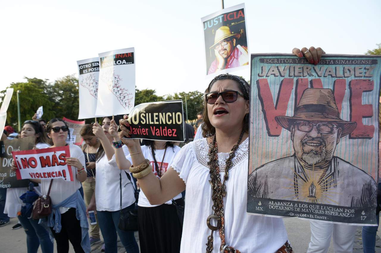  A seis meses del asesinato del cofundador del semanario 'Río Doce', Javier Valdez Cárdenas, activistas, artistas y comunicadores volvieron exigir justicia. (ARCHIVO)