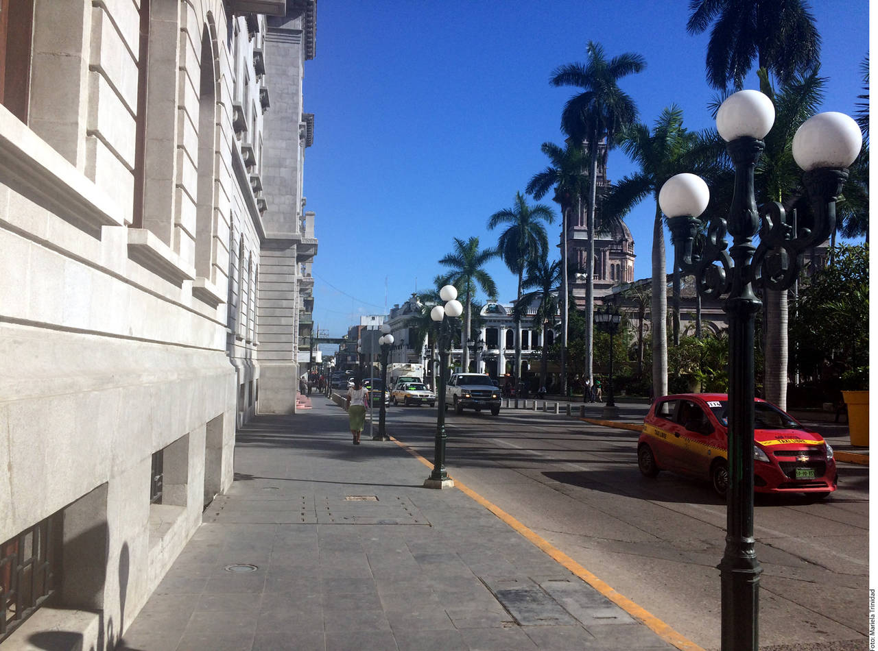 Cambio. Ante la falta de policías, el Ayuntamiento de Tampico contrató 20 guardias de una empresa de seguridad que vigilarán la zona comercial del centro de la ciudad a partir de hoy y lo que resta del 2017. (AGENCIA REFORMA)