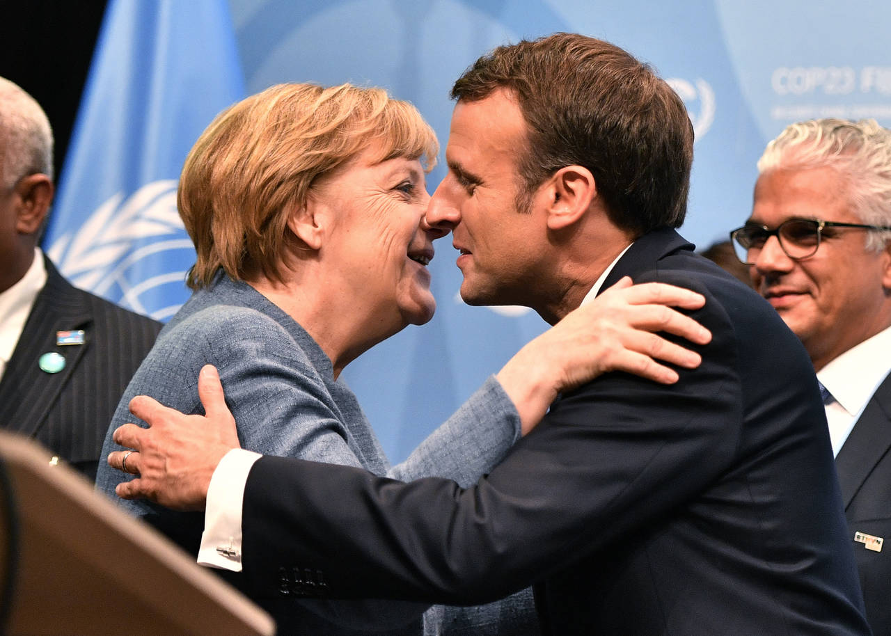Plan. Ángela Merkel y Emmanuel Macron asumieron el papel de líderes contra el cambio climático. (AP)