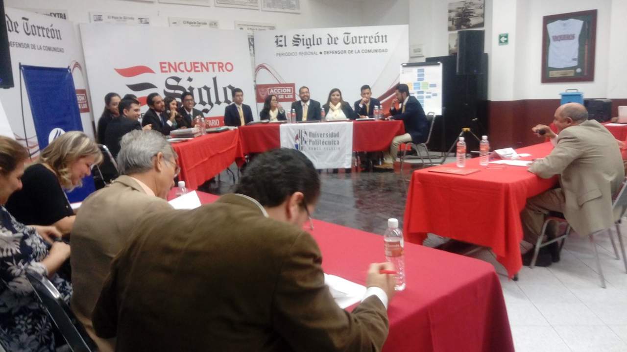 El encuentro comenzó en punto de las 12 de día, teniendo como sede las instalaciones de El Siglo de Torreón, organizador del evento. (EDITH GONZÁLEZ)