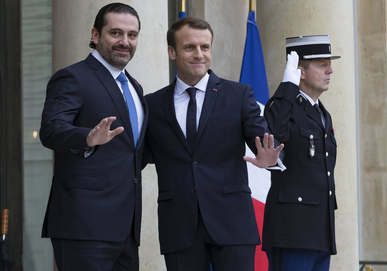 Sale. Saad Hariri (Izq.) abandonó Arabia Saudita y llegó a Francia, donde se reunió con el presidente Macron. (EFE)