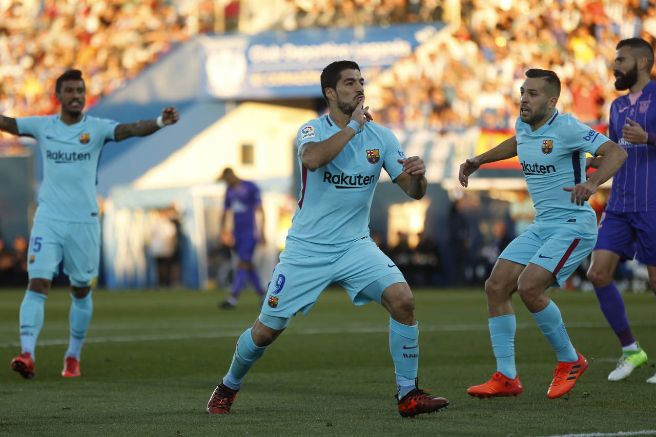 El delantero uruguayo celebró dos conquistas personales en el encuentro de ayer, en el que triunfó su equipo. (AP)