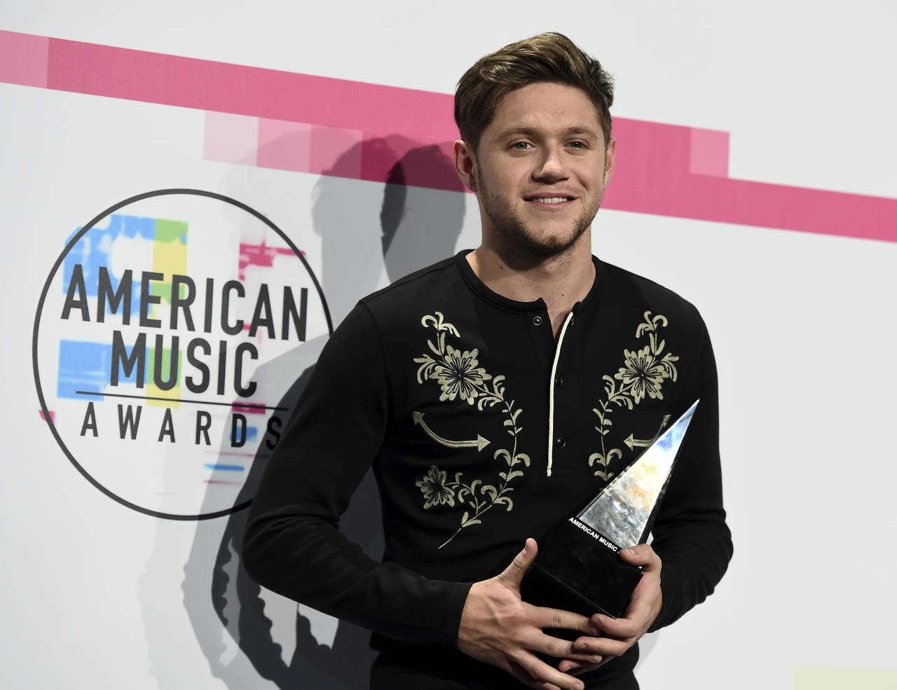 Premio. El cantante Niall Horan ganó  como Artista Nuevo del Año.
