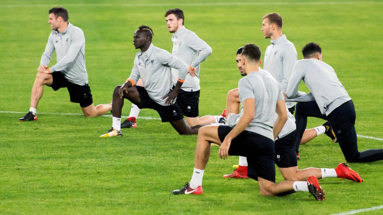 Los jugadores del Liverpool durante el entrenamiento previo al partido de la quinta jornada del grupo E. (EFE)