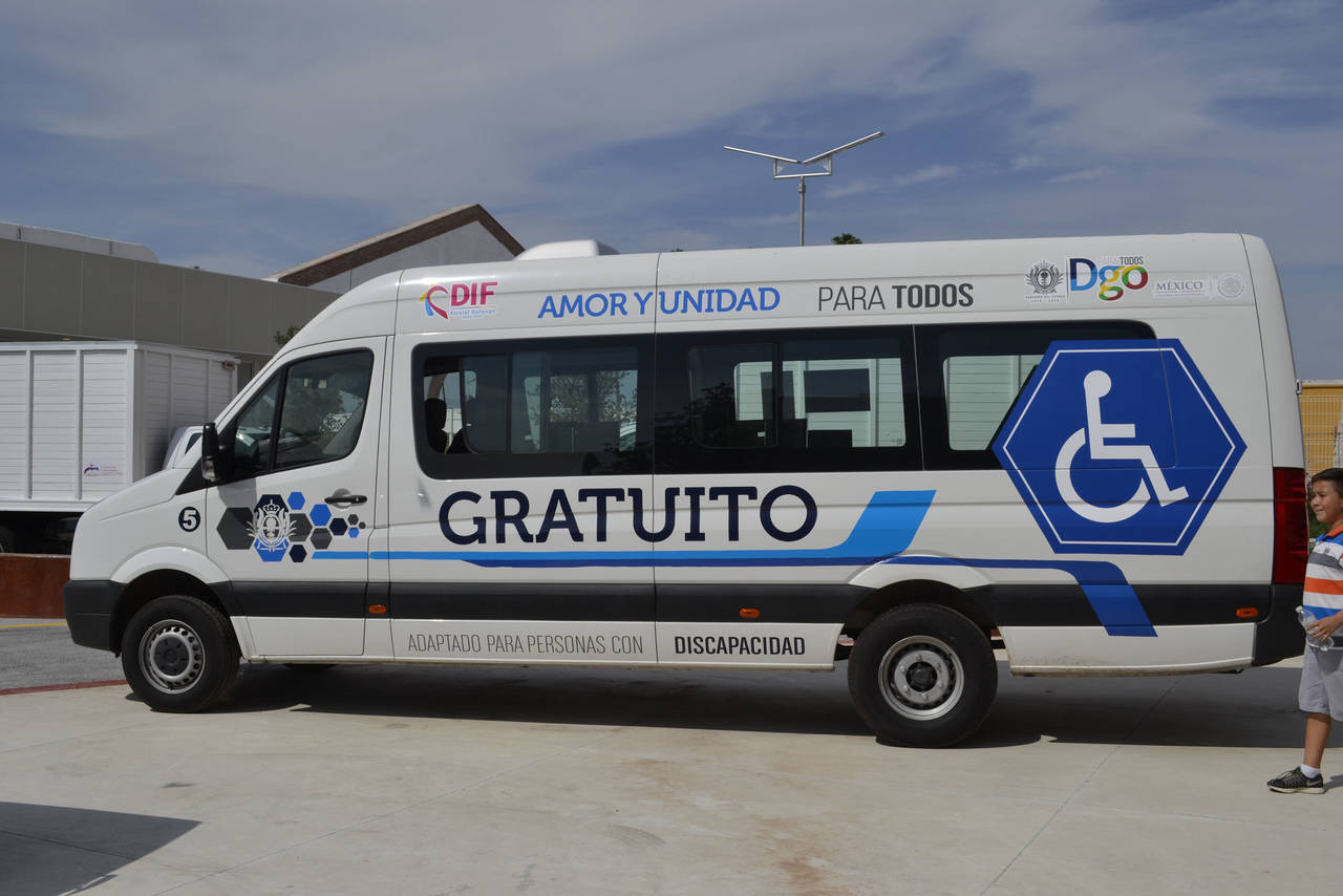 Necesario. La Ruta Azul transporta desde Tlahualilo a 656 personas por mes, y es un medio muy necesario en la localidad. (ARCHIVO)