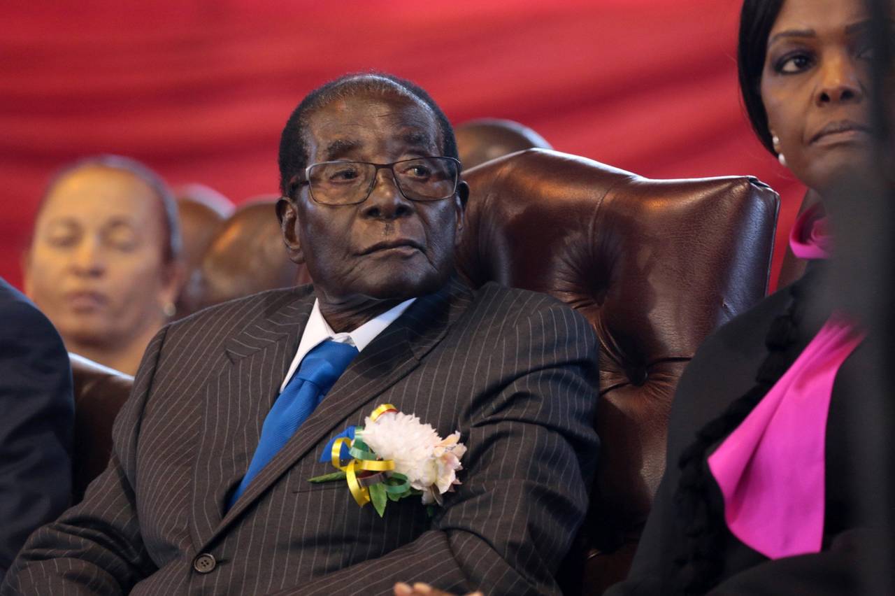 Mugabe dimite como presidente
