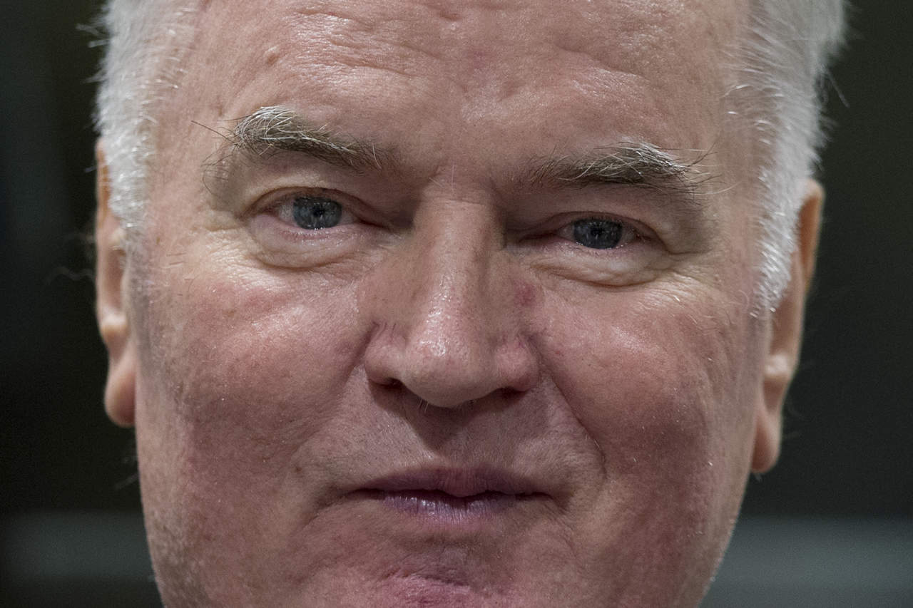 El abogado acusó al Tribunal de La Haya no haber tomado en cuenta los problemas de salud de Mladic, quien sufrió hipertensión, al conocer su condena. (AP)