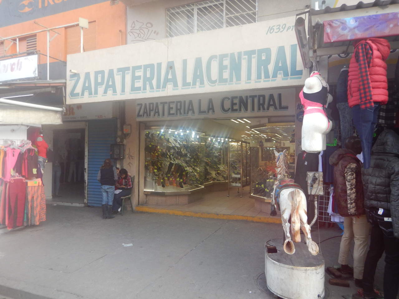 Asaltan zapatería en el sector Alianza de Torreón