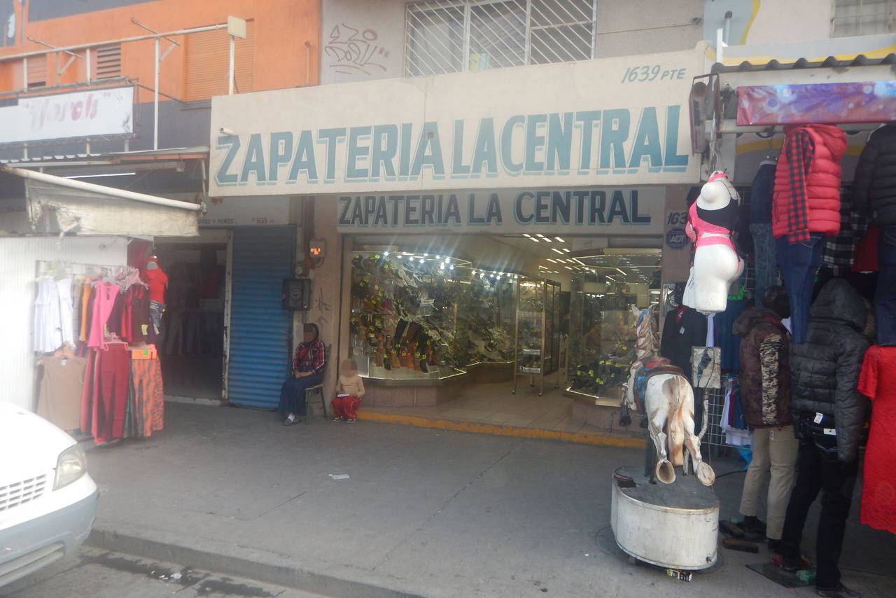 Asalto. Una pareja asaltó una zapatería en el sector Alianza  de la ciudad de Torreón.