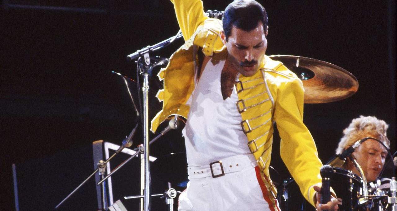1991: Acaban los días de Freddie Mercury, fundador y vocalista de la banda de rock Queen