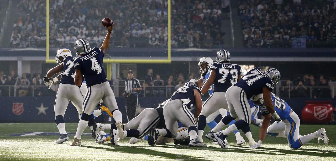 Dallas, que jugó en el Día de Acción de Gracias, finalmente acabó con una sequía de touchdown de 10 periodos, una nueva marca para el equipo. (AP)