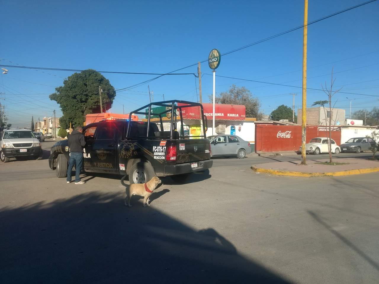 Sujetos armados asaltan miscelánea y camión repartidor en Torreón
