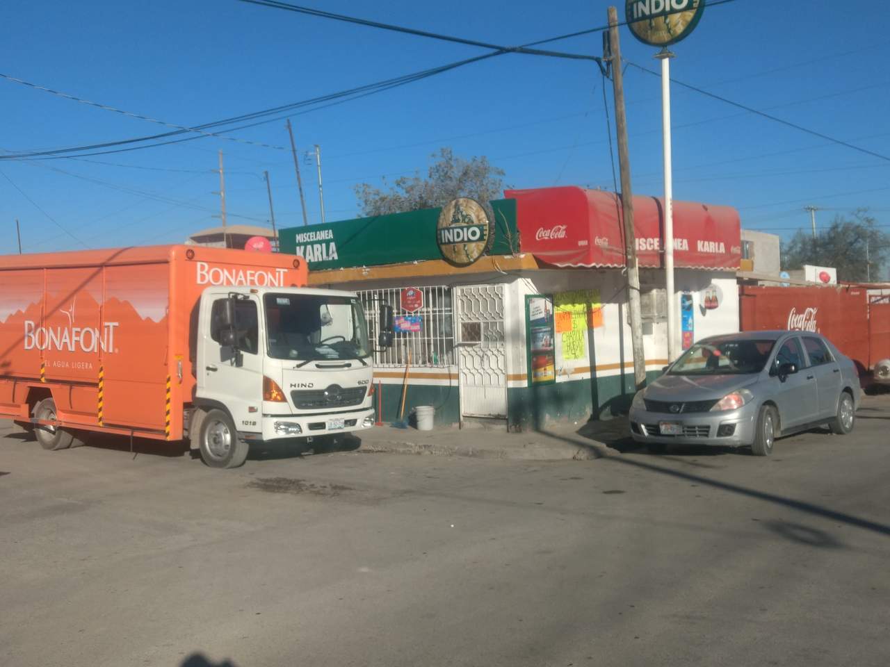 Sujetos armados asaltan miscelánea y camión repartidor en Torreón