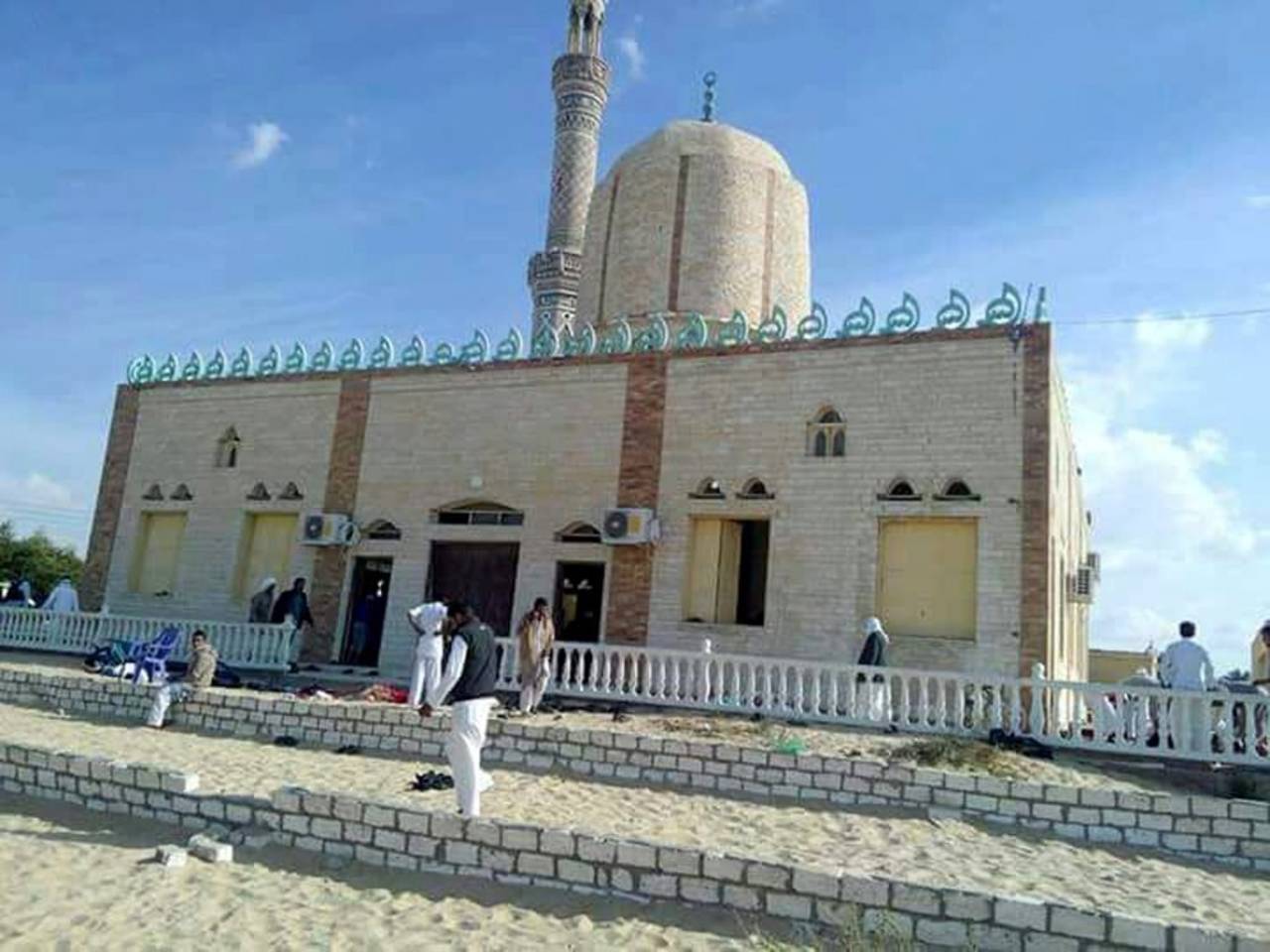 Tragedia. La mezquita sufí de Al Rauda fue el objetivo del cobarde y atroz ataque.
