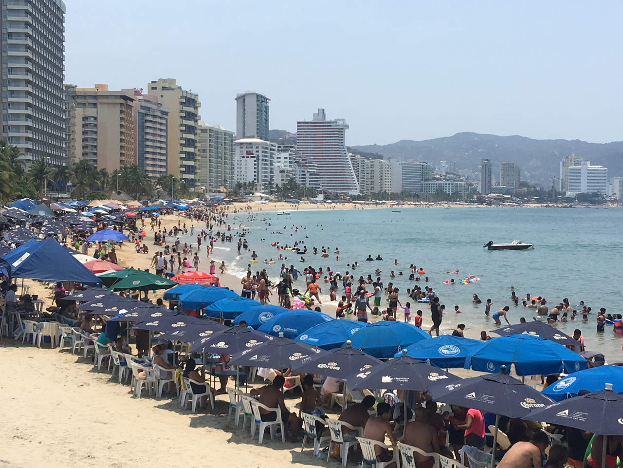 A su vez, el secretario de Turismo en la entidad, Ernesto Rodríguez Escalona, informó que este sábado la ocupación hotelera en Acapulco llegó al 77.3 por ciento. (ARCHIVO)
