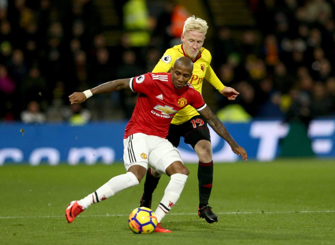 Ashley Young anotó dos goles en la victoria del Manchester United 4-2 sobre el Watford. (EFE)