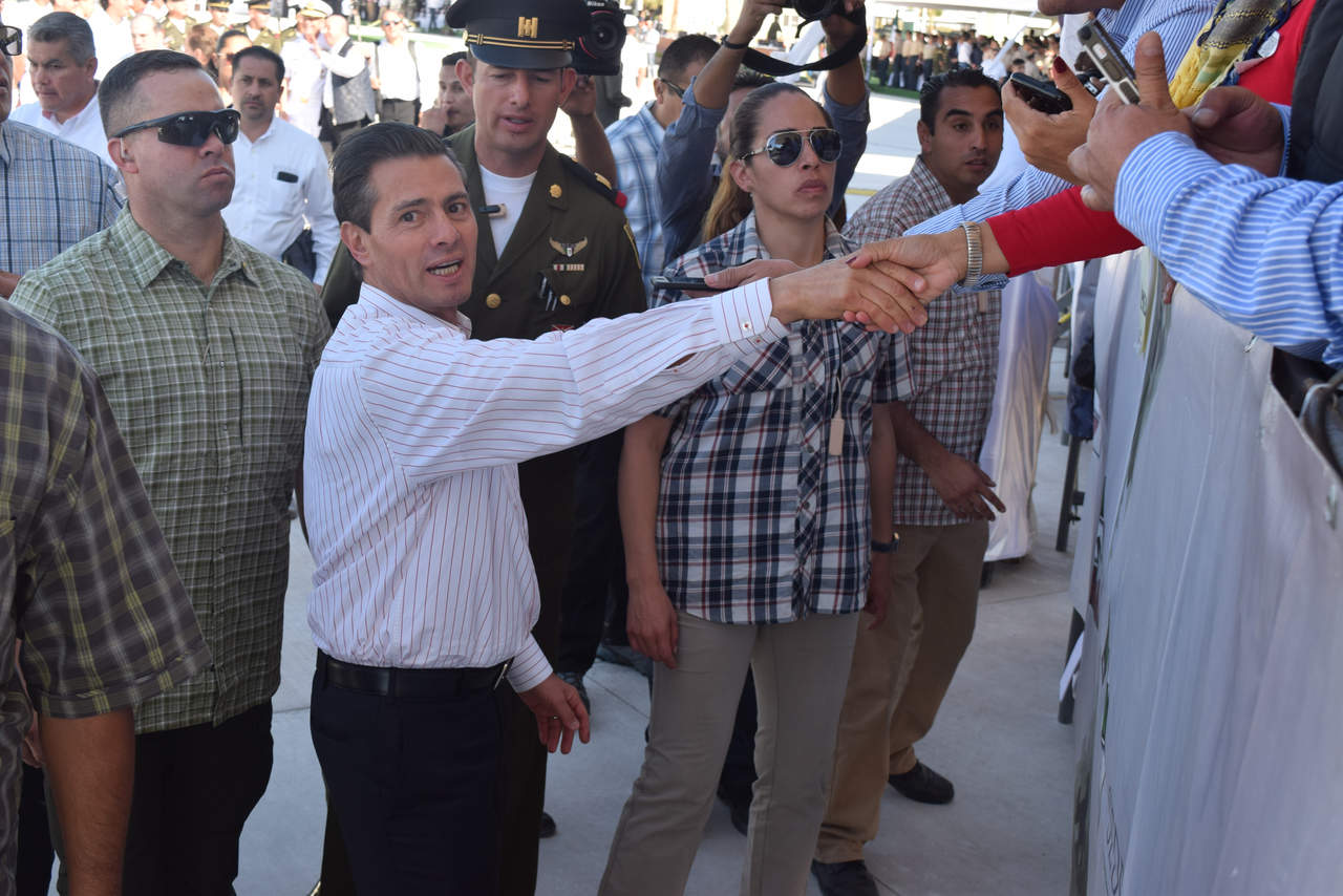 Expresó su confianza en que el Congreso de la Unión, atenderá con la urgencia que hoy se requiere esta importante iniciativa que brindará mayor certidumbre a las fuerzas armadas y a la sociedad mexicana. (MARY VÁZQUEZ)