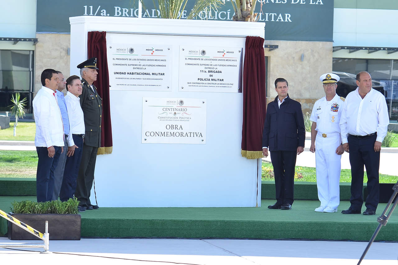 Enrique Peña Nieto encabeza la inauguración del cuartel de San Pedro. (FERNANDO COMPEÁN) 