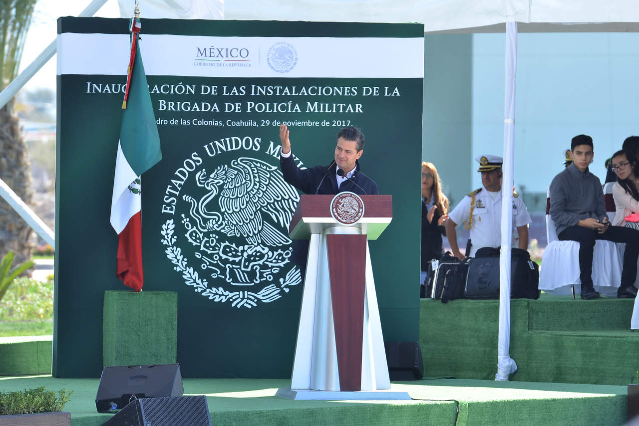 El presidente felicitó al gobernador saliente al destacar seis años de coordinación con el Gobierno de la República.  (FERNANDO COMPEÁN)