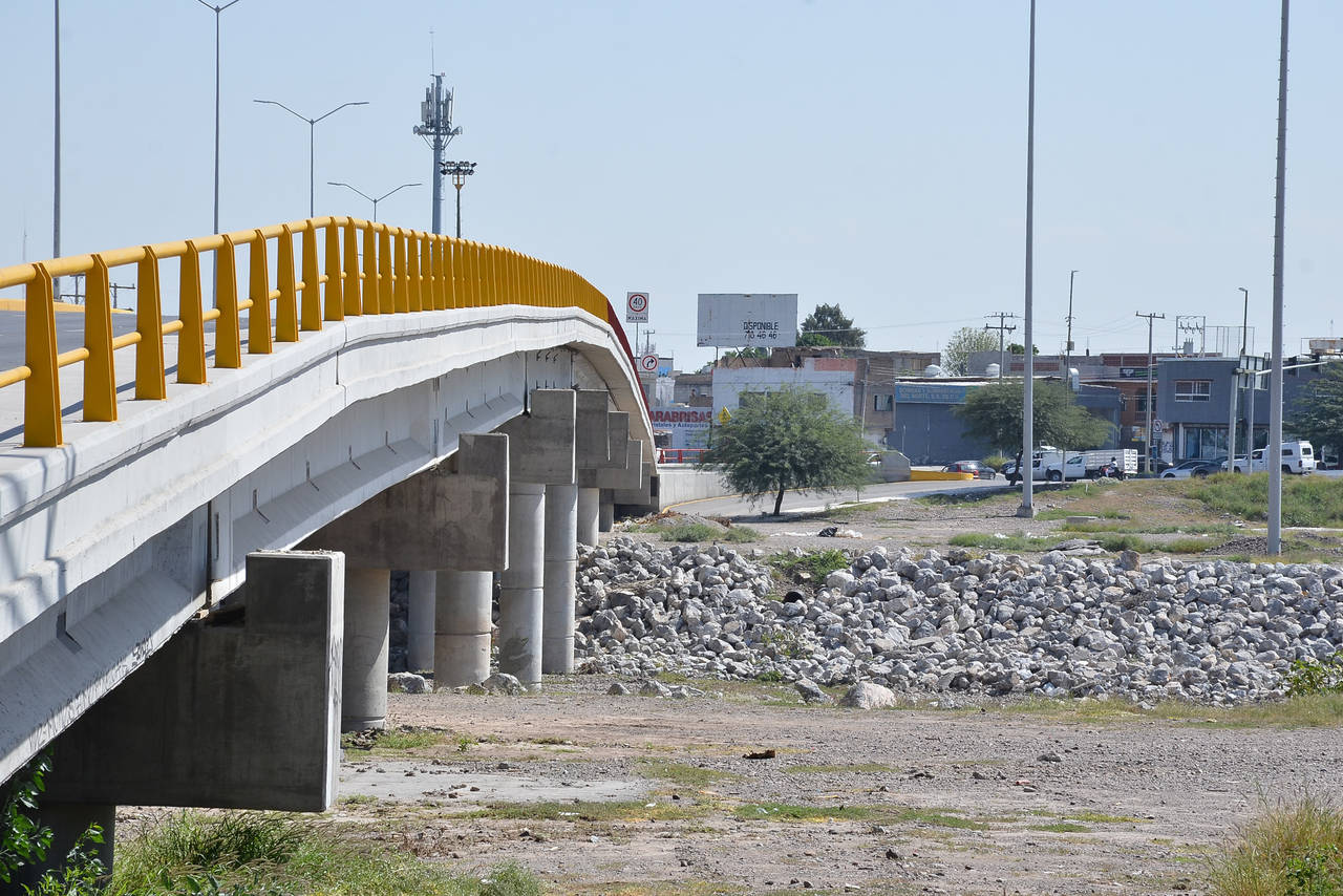 Bicolor. Aunque cambiarán nomenclatura para que el Puente Falcón se llame Carlos Herrera Araluce, seguirá amarillo y rojo. (FERNANDO COMPEÁN)