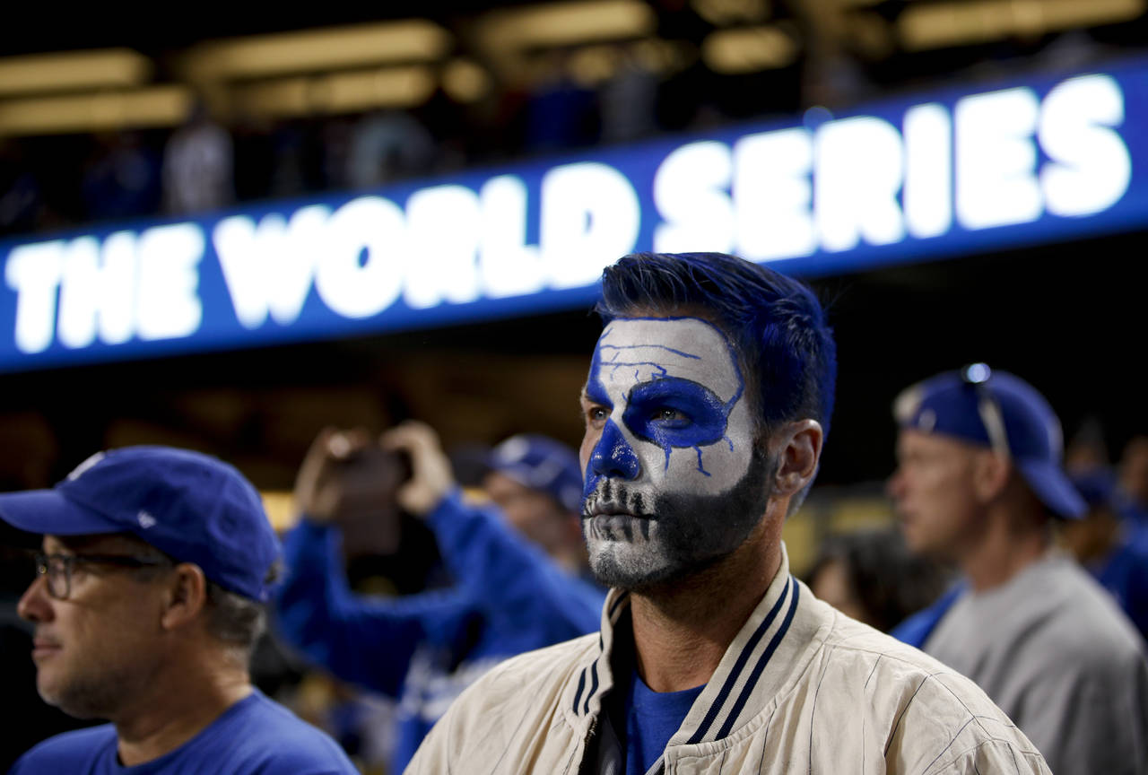 Los aficionados de los Dodgers tendrán que esperar al menos otro año para celebrar un título de Serie Mundial. (AP)