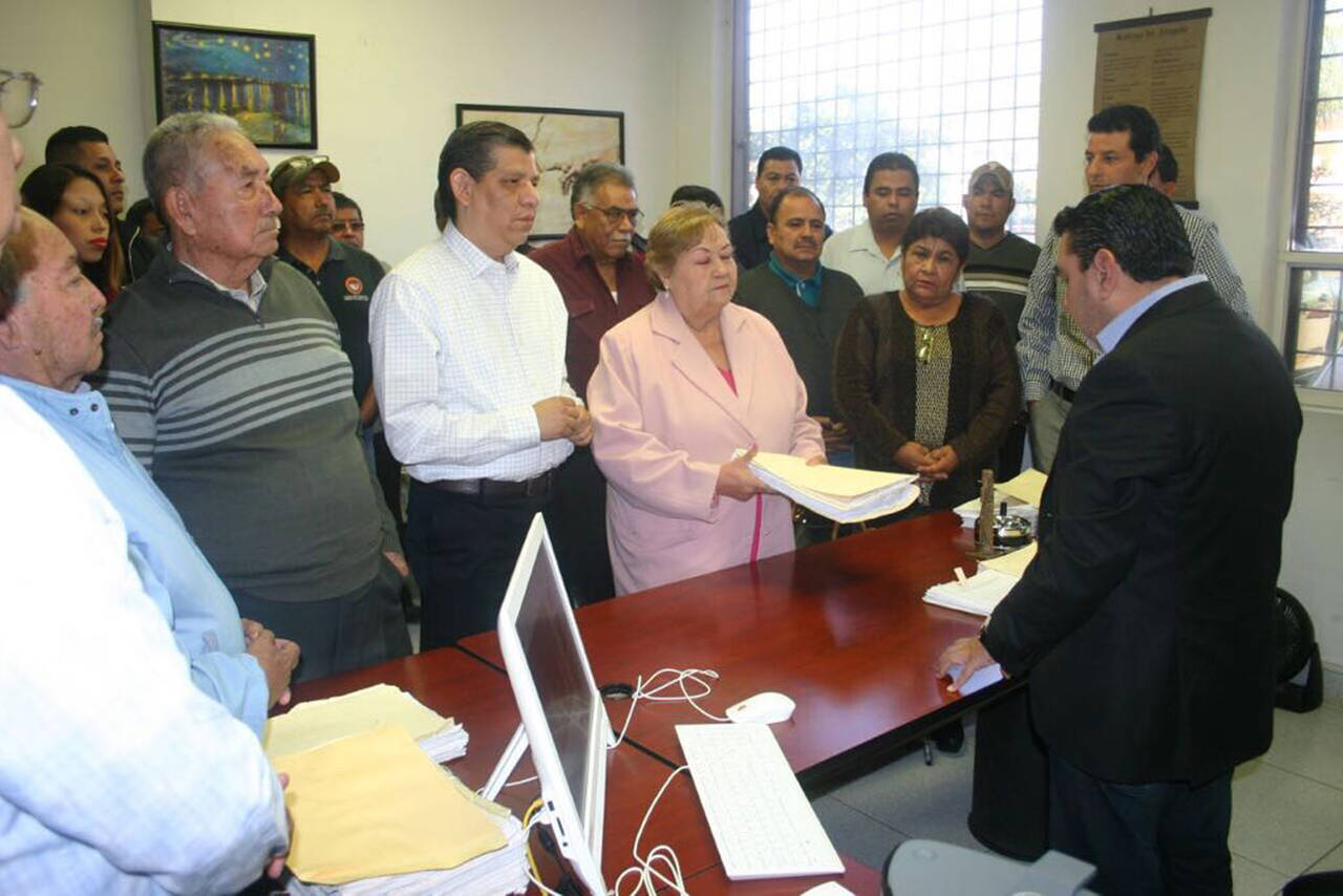 Revisiones. La CTM Gómez Palacio realiza el depósito de emplazamiento de 100 contratos colectivos ante la JLCyA. (EL SIGLO DE TORREÓN) 
